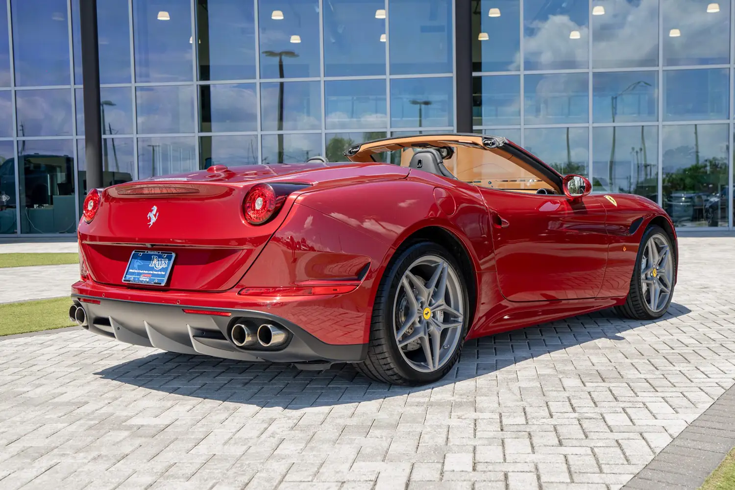 2015 Ferrari California T - Photo 7