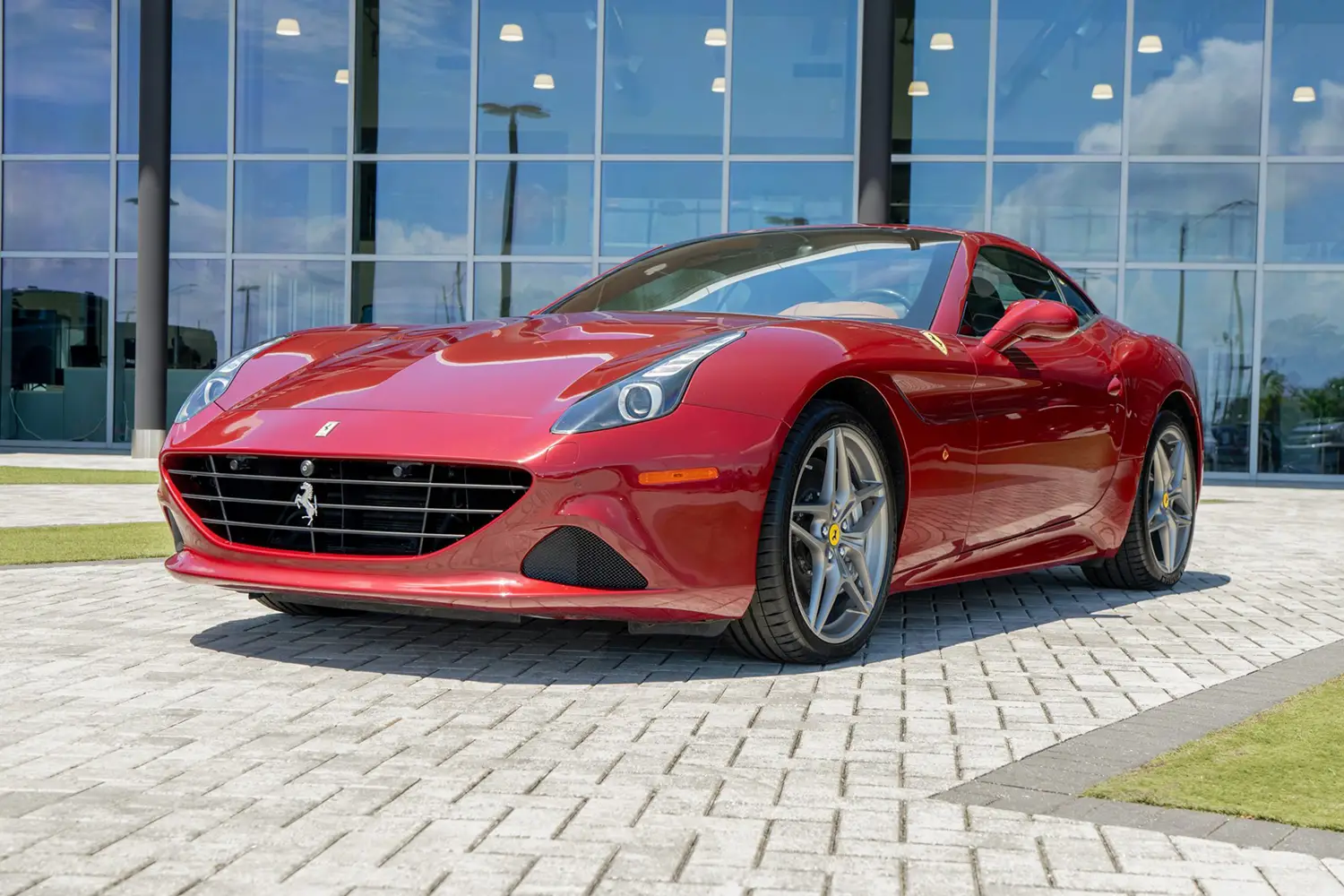 2015 Ferrari California T - Photo 11