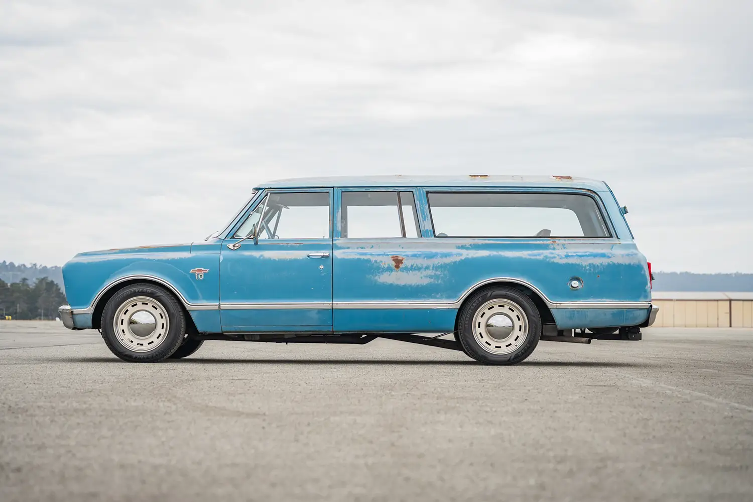 1967 Chevrolet C10 Suburban - Photo 2