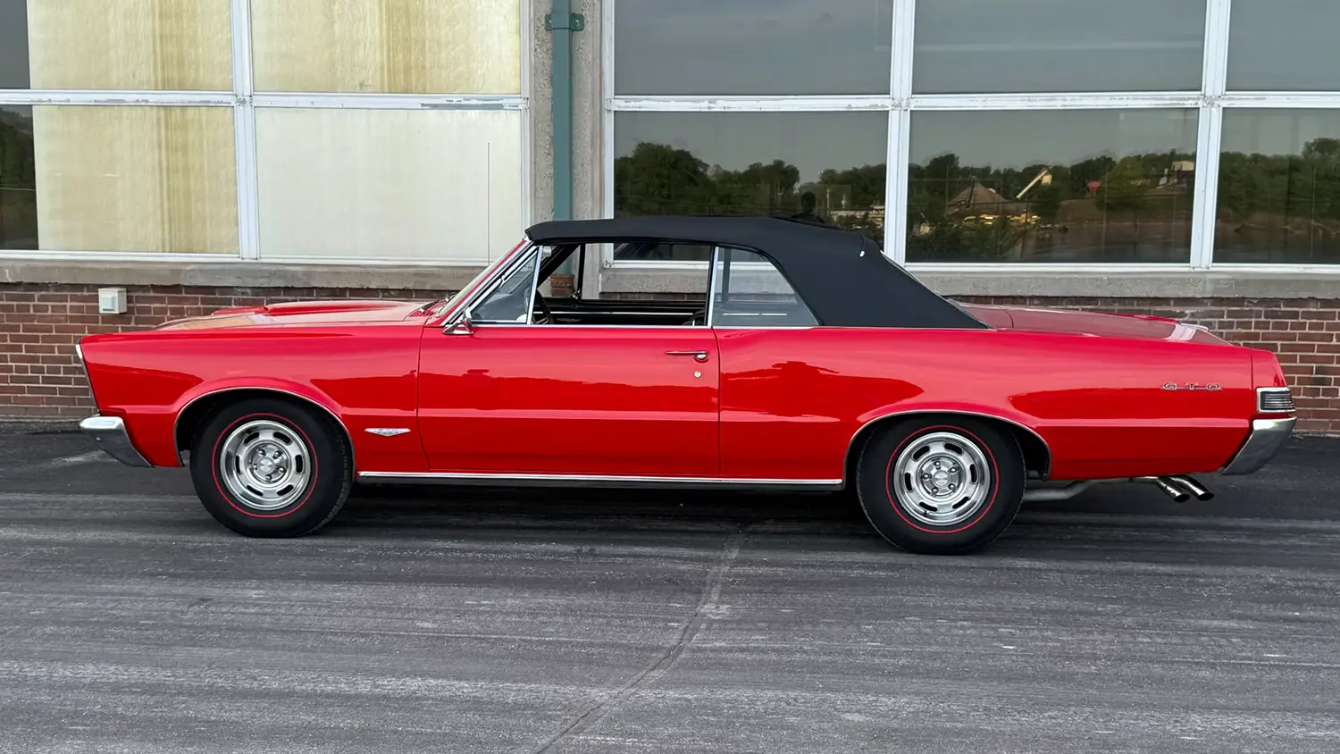 1965 Pontiac GTO Convertible - Photo 2