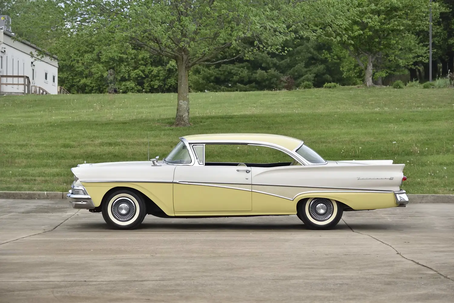 1958 Ford Fairlane 500 Hardtop - Photo 2