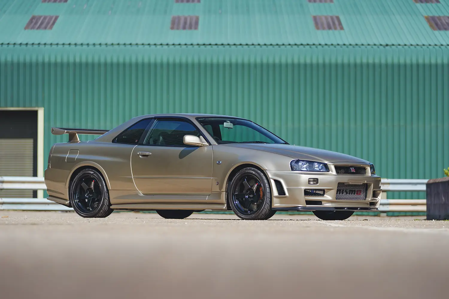 Nissan Skyline GT-R R34 - Photo 6