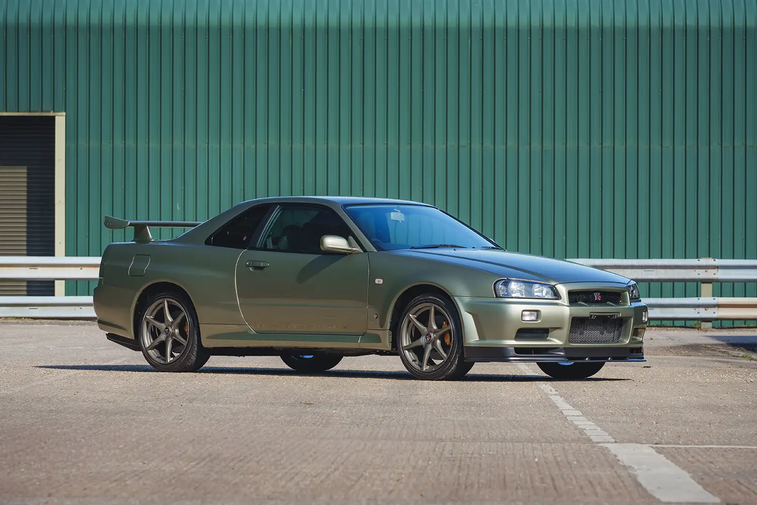 Nissan Skyline GT-R R34 - Photo 8