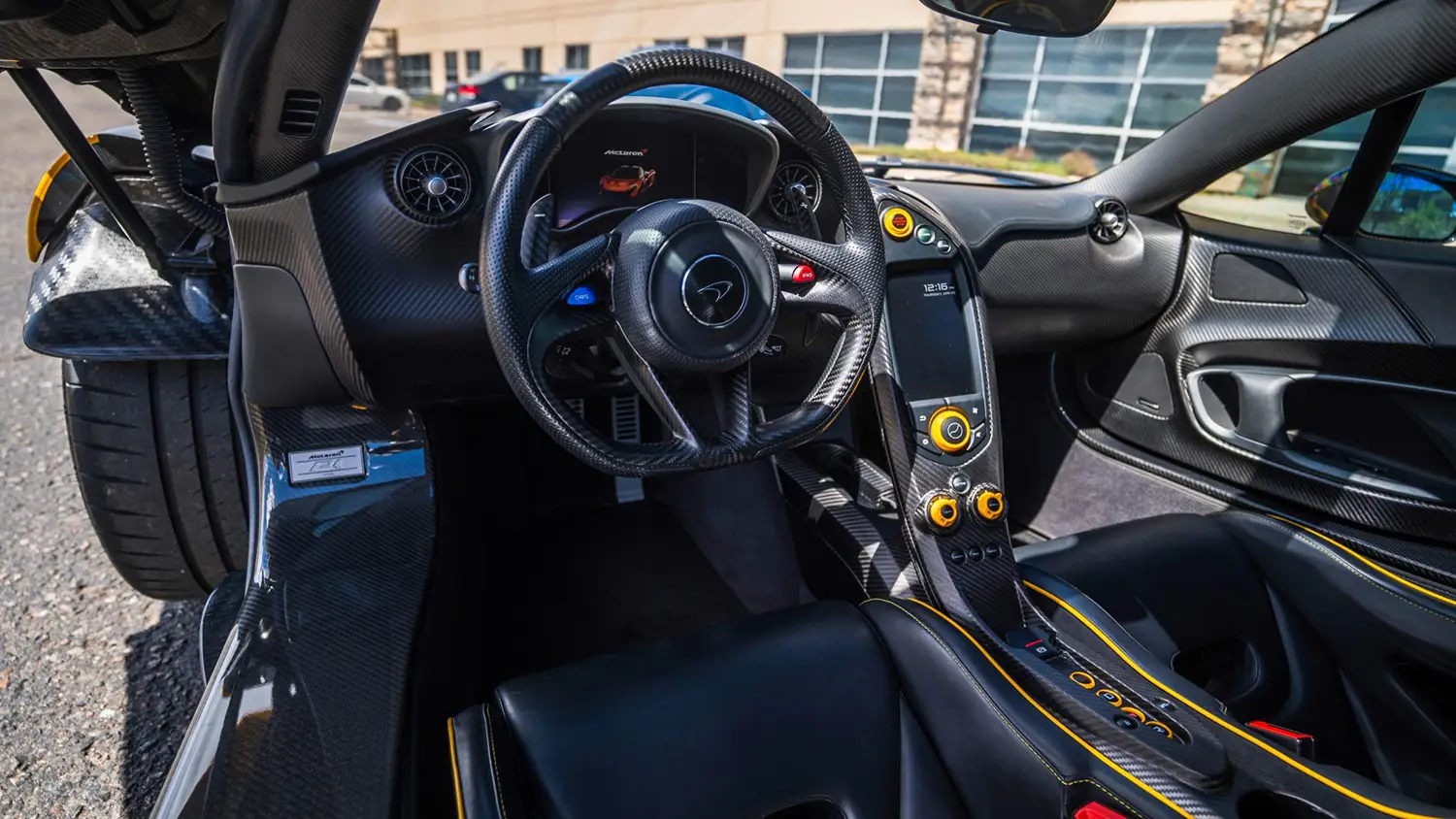2013 McLaren P1 - Photo 4