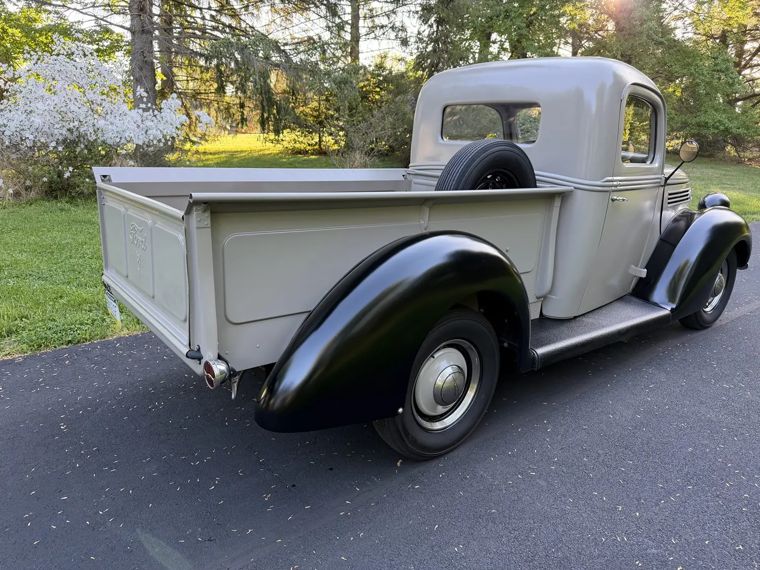 1938 Ford Pickup - Photo 2