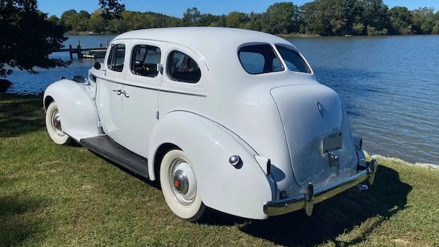 1940 Packard 110 Touring - Photo 2