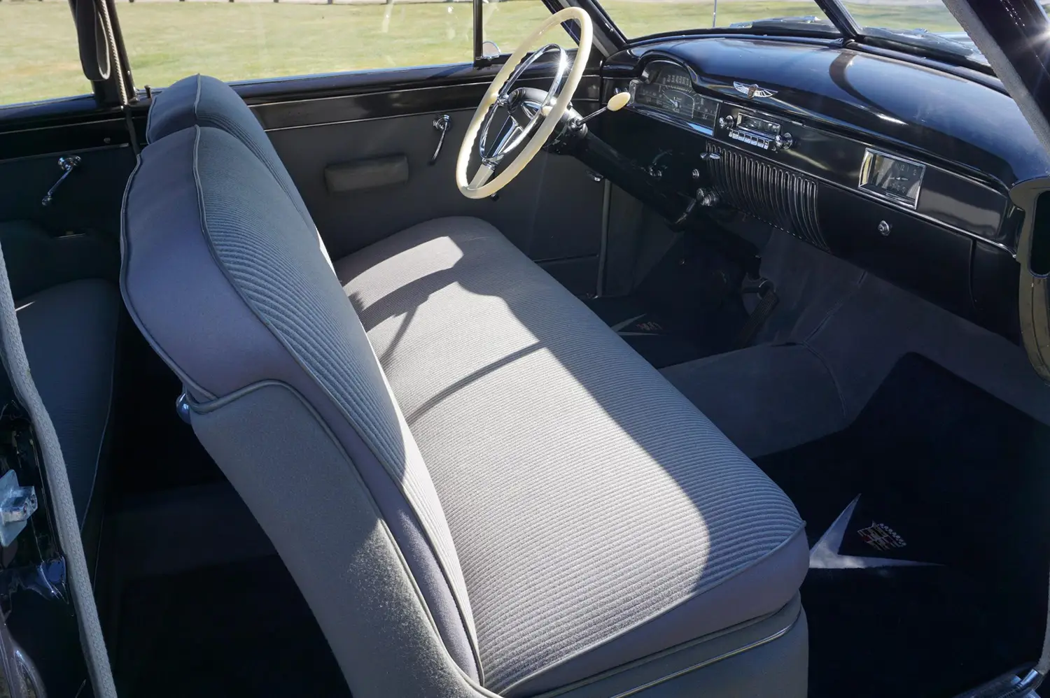 1949 Cadillac Series 61 Club Coupe - Photo 4