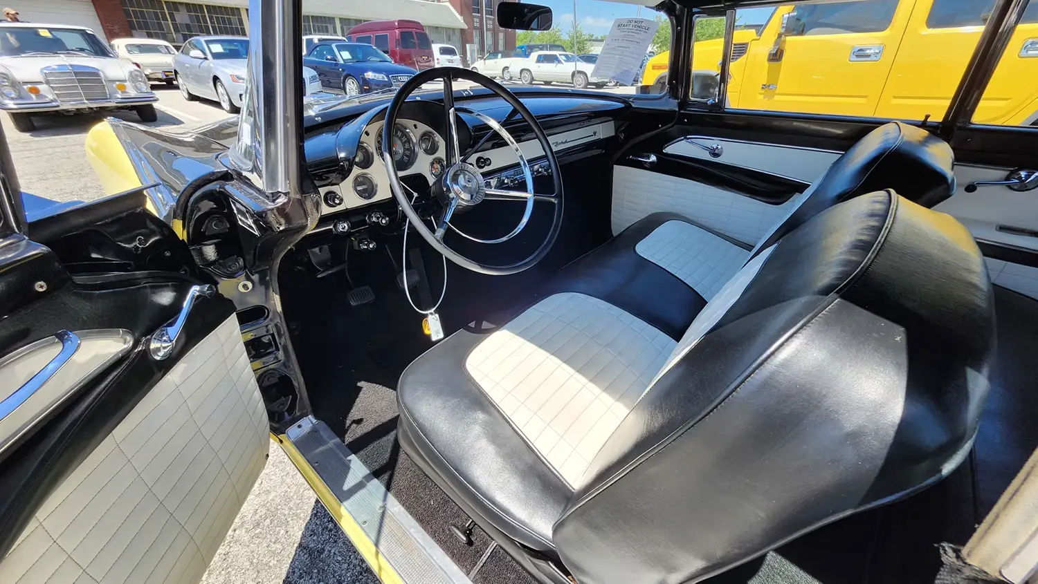 1956 Ford Fairlane Sunliner - Photo 4