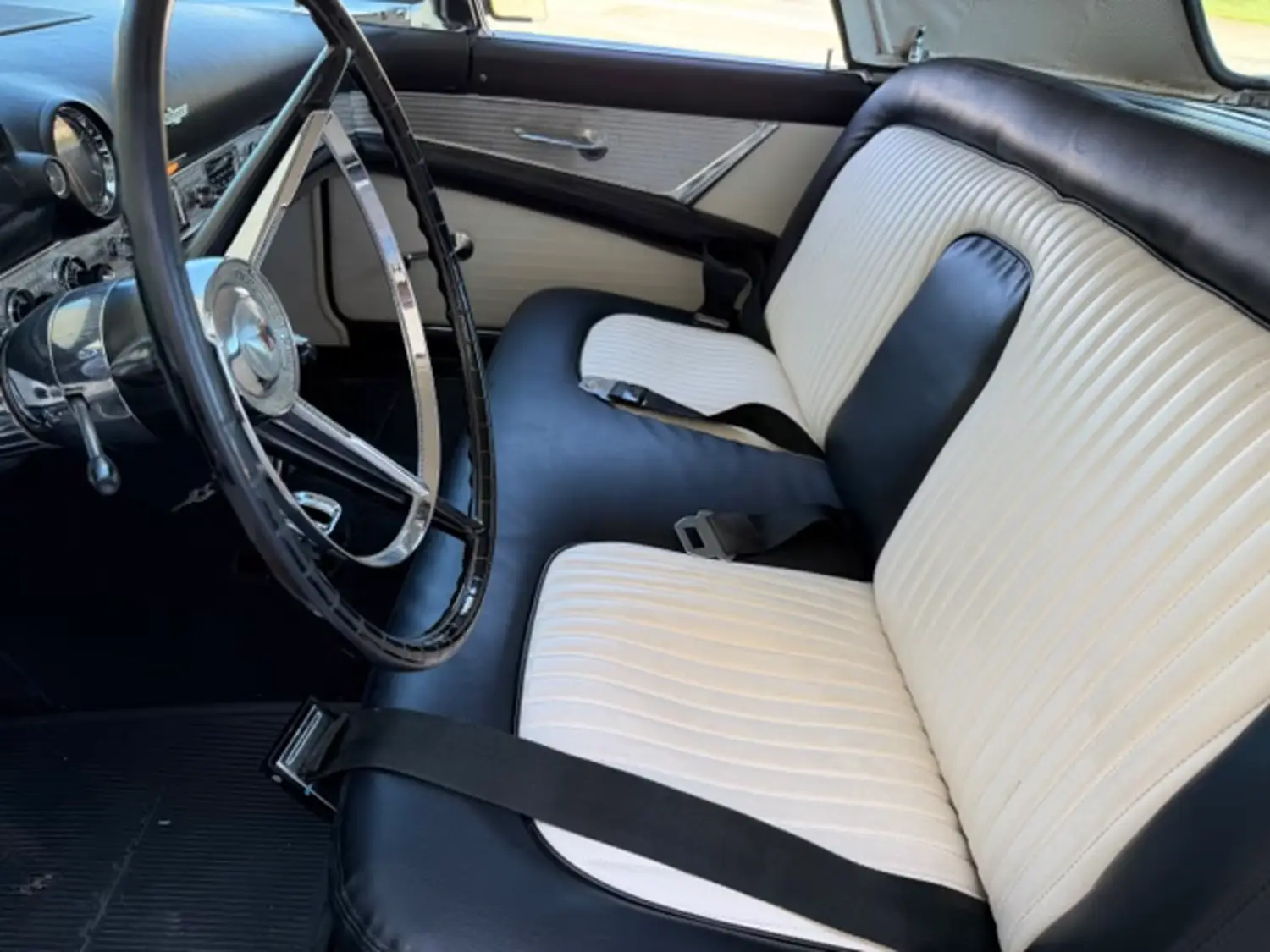 1956 Ford Thunderbird Convertible - Photo 4