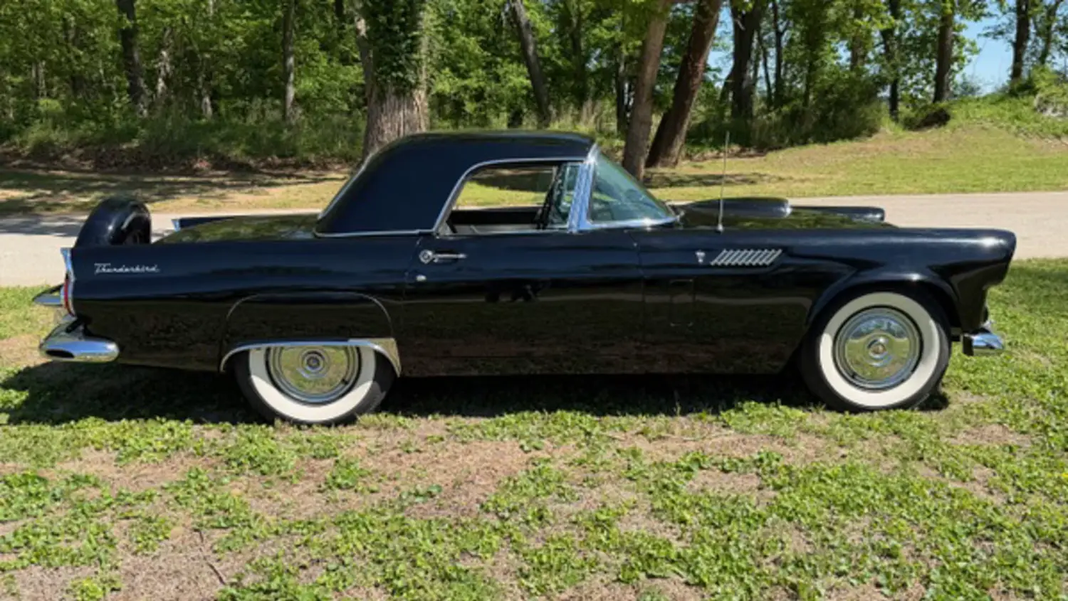 1956 Ford Thunderbird Convertible - Photo 2