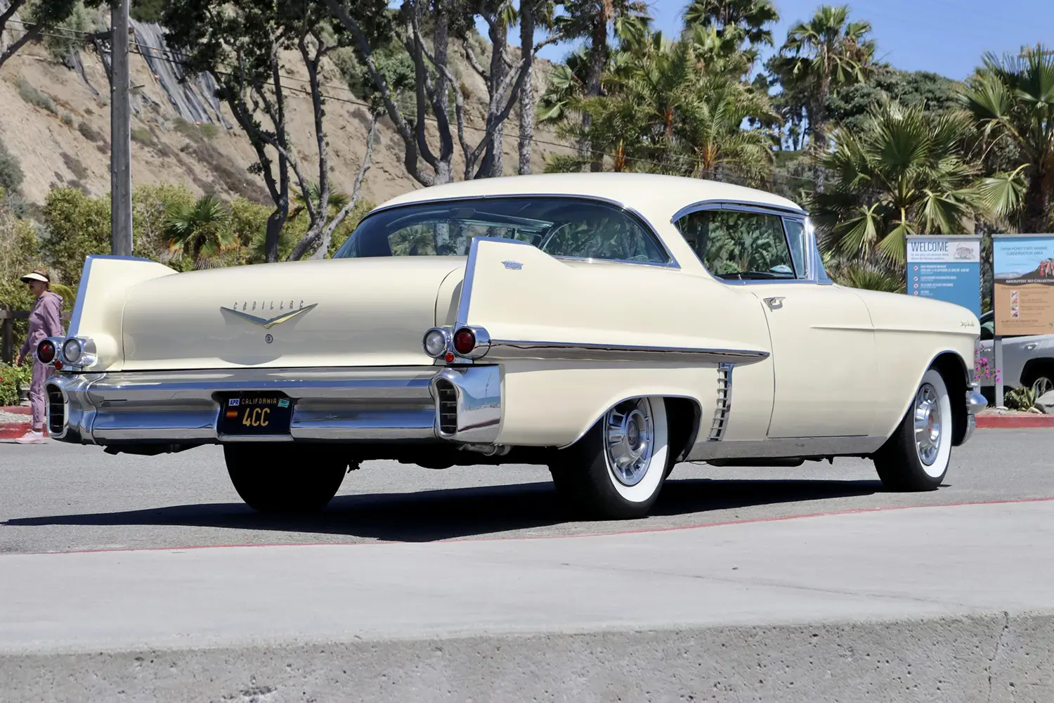 1957 Cadillac Series 62 Coupe de Ville - Photo 2