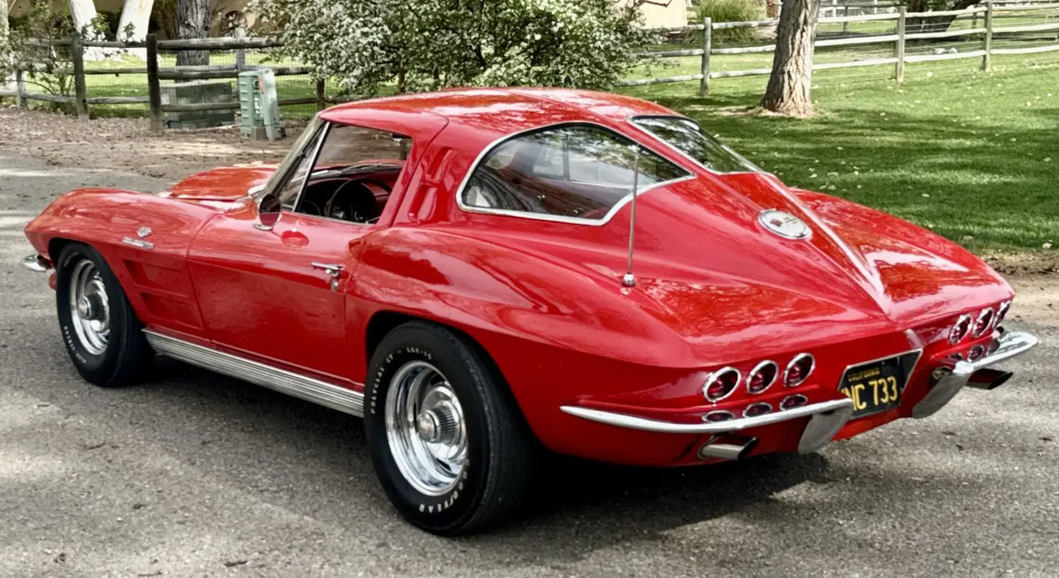 1963 Chevrolet Corvette Split-Window Coupe - Photo 3