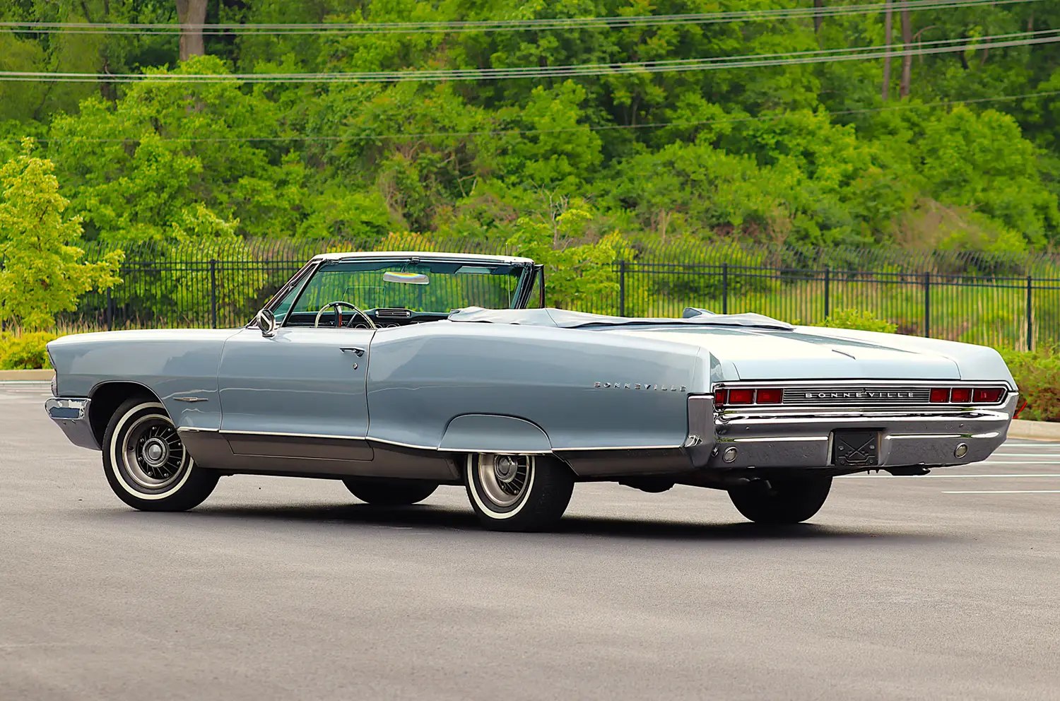 1965 Pontiac Bonneville Convertible - Photo 2