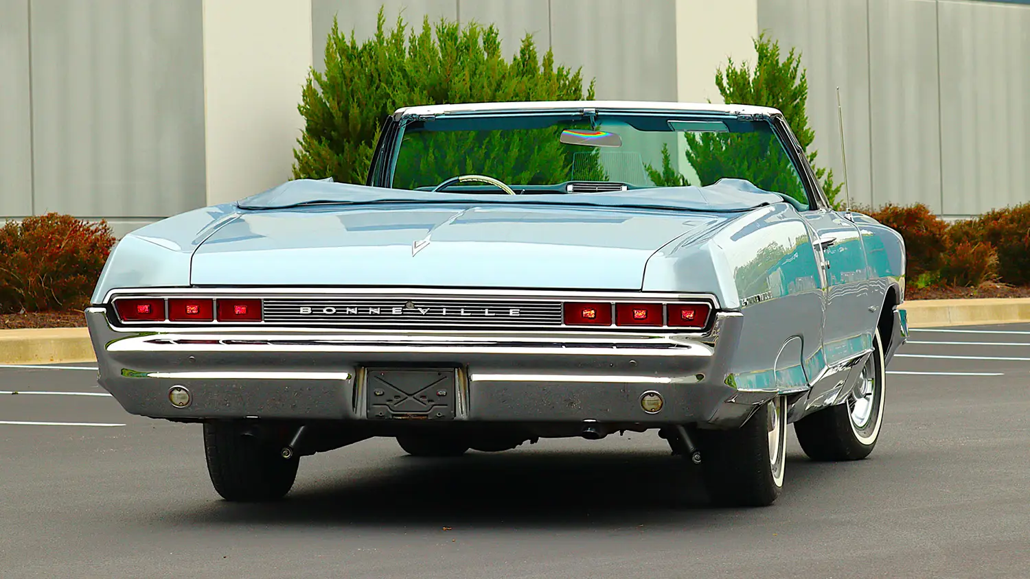 1965 Pontiac Bonneville Convertible - Photo 10