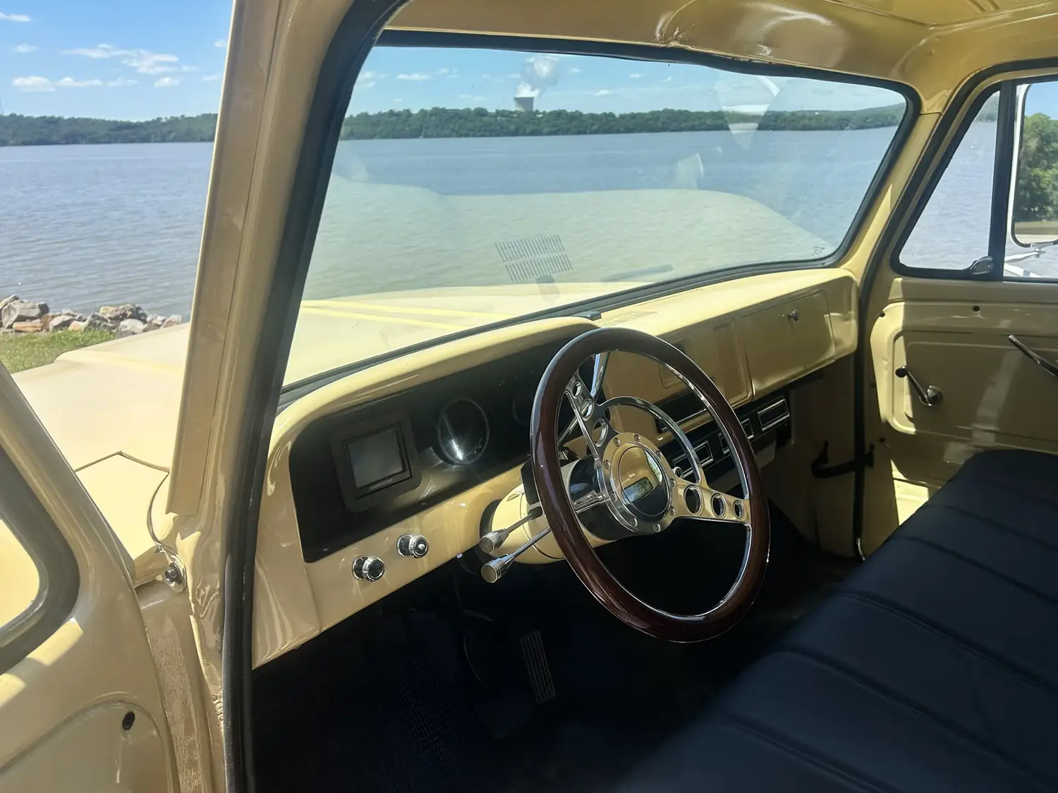 1966 GMC 4000 Flatbed - Photo 8