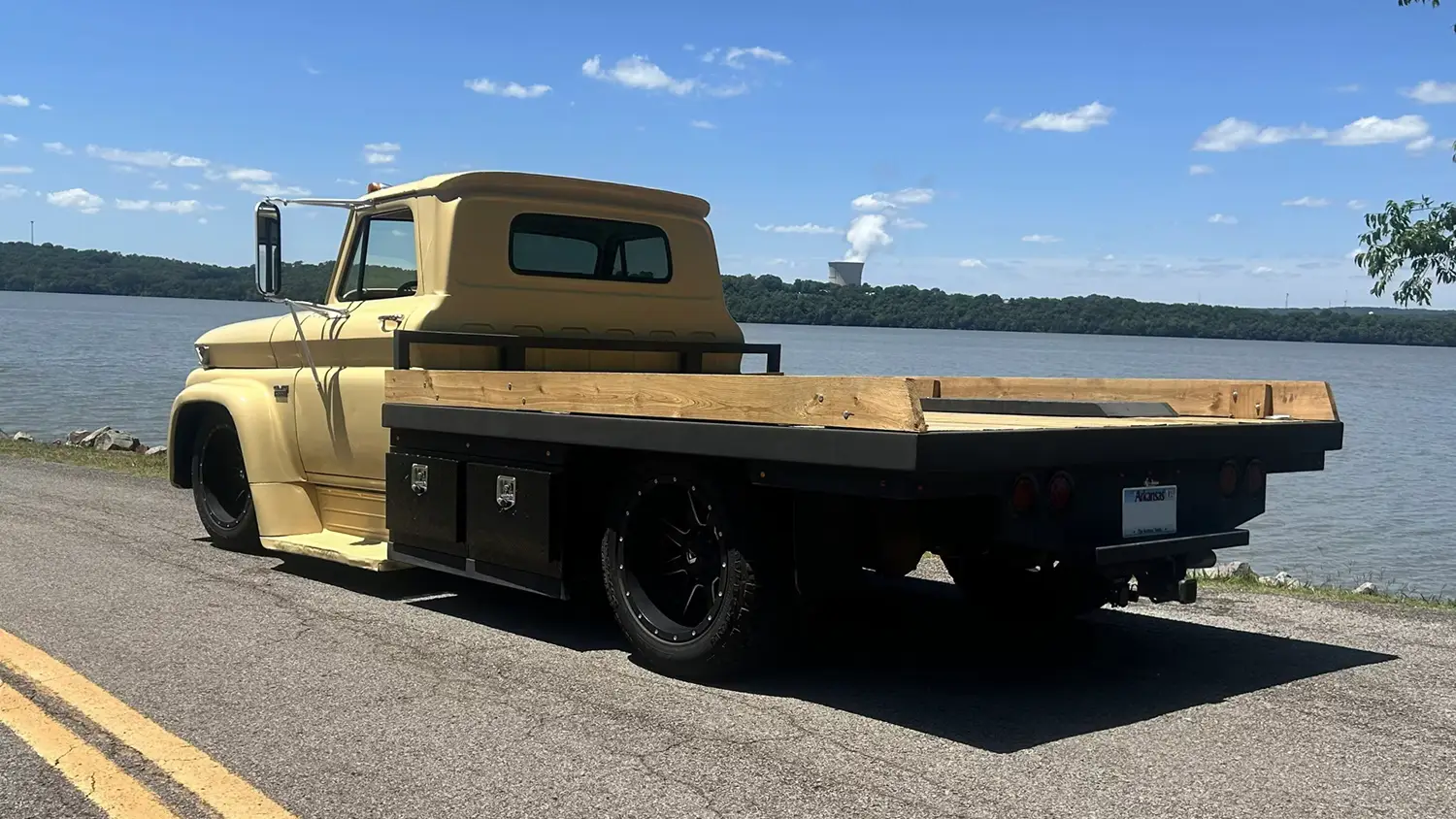 1966 GMC 4000 Flatbed - Photo 10