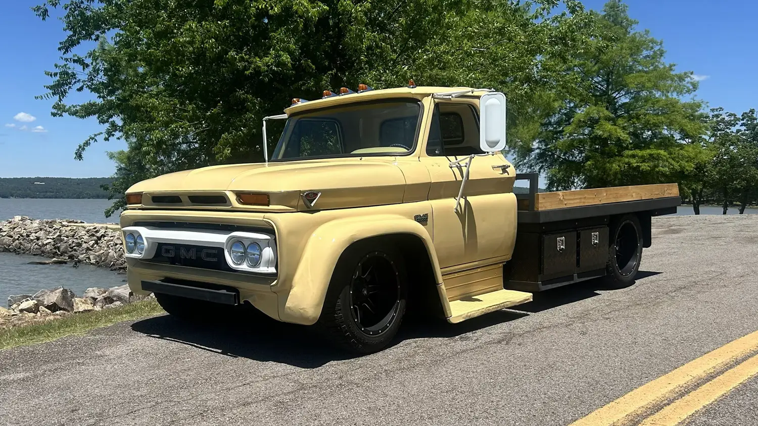 1966 GMC 4000 Flatbed - Photo 6