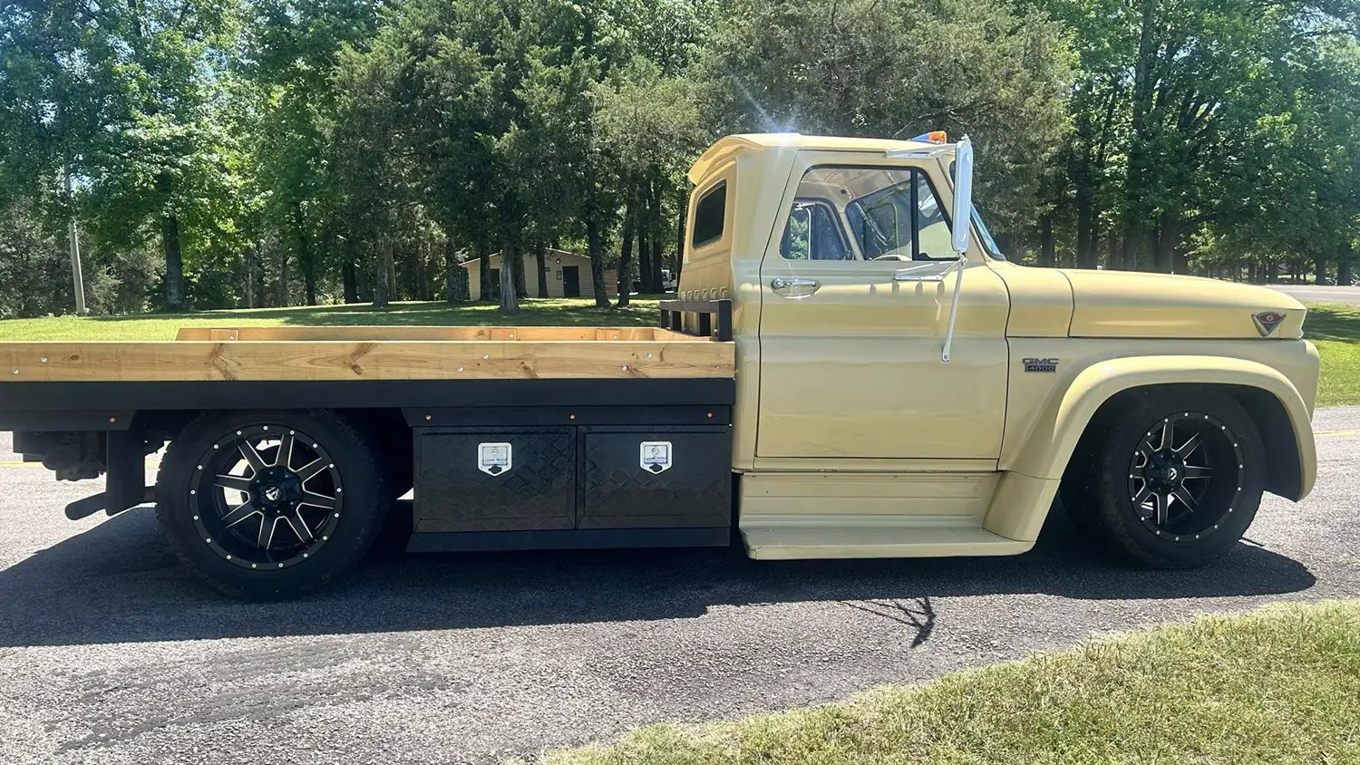 1966 GMC 4000 Flatbed - Photo 7