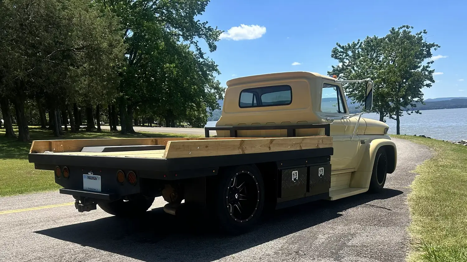 1966 GMC 4000 Flatbed - Photo 11