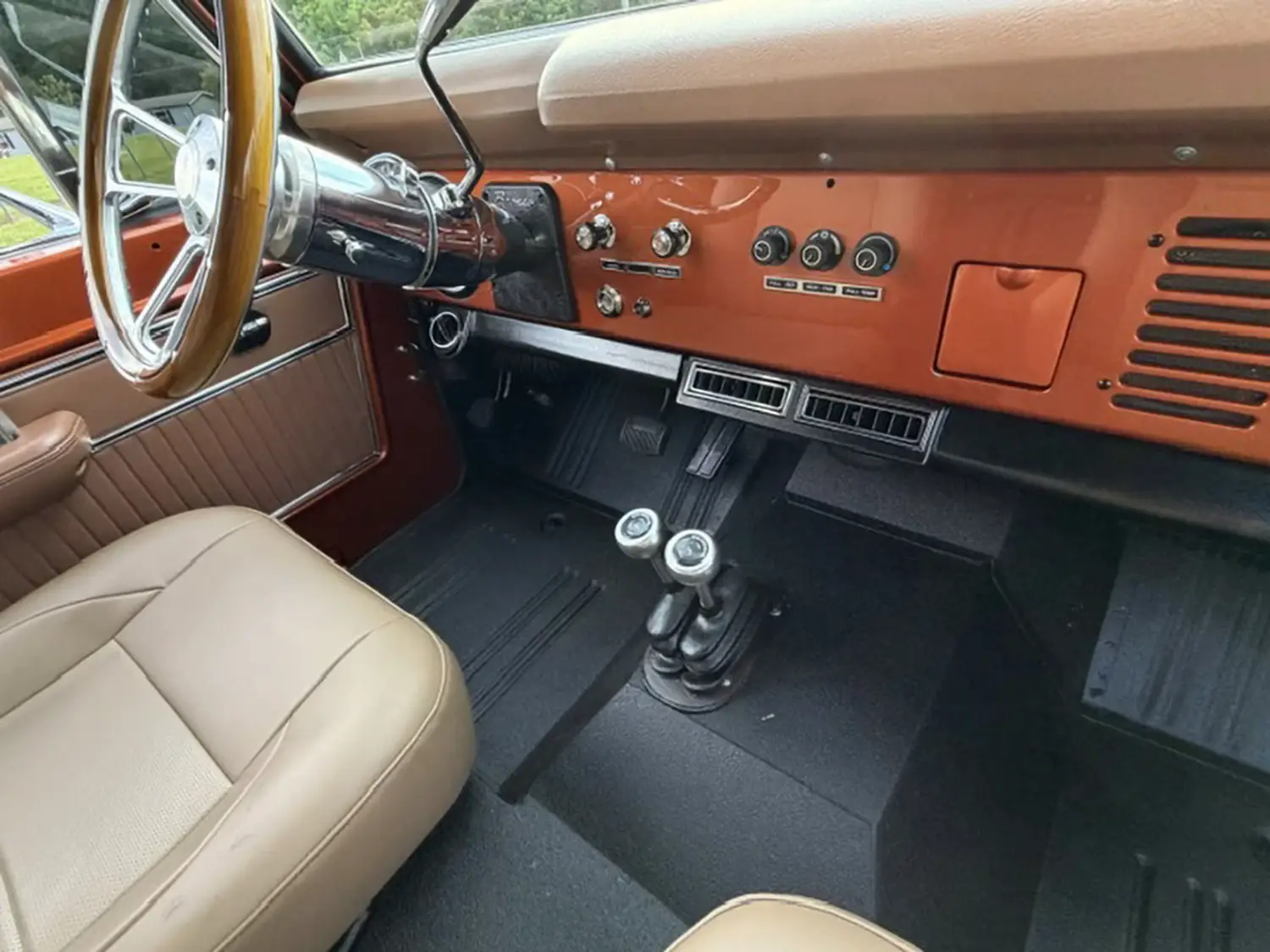 1974 Ford Bronco - Photo 12
