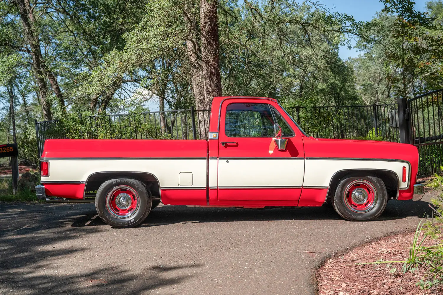 1975 Chevrolet C10 Fleetside Pickup - Photo 2