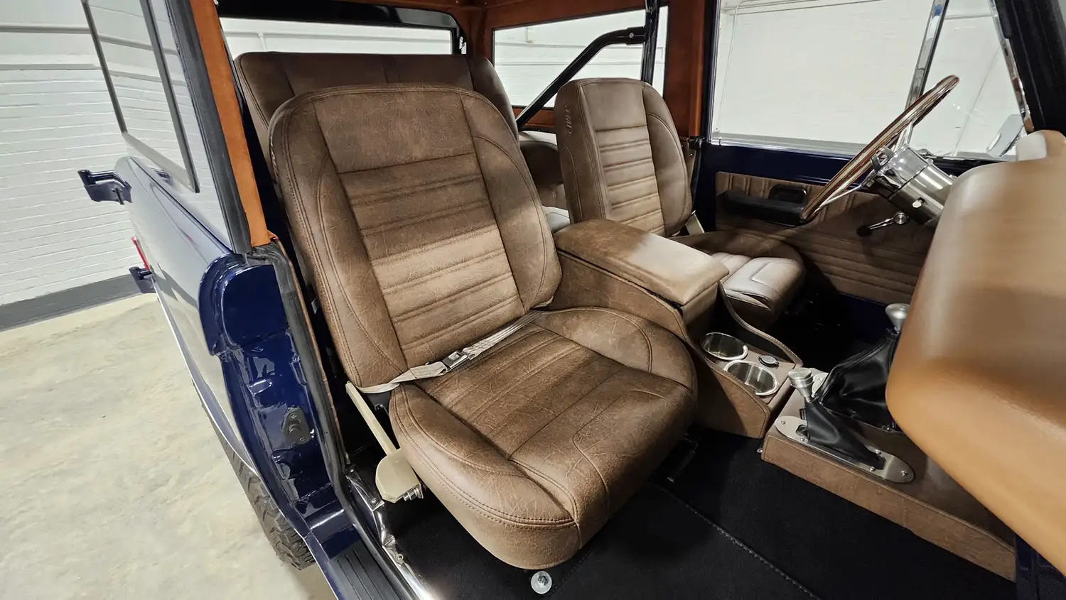 1977 Ford Bronco - Photo 10