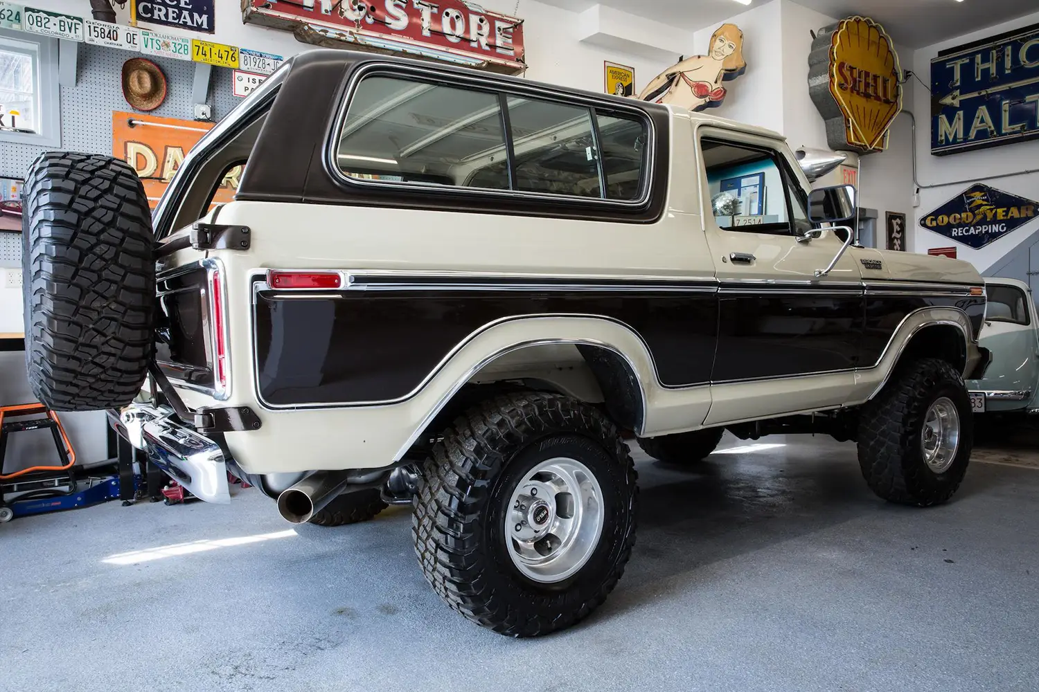 1978 Ford Bronco Custom - Photo 2