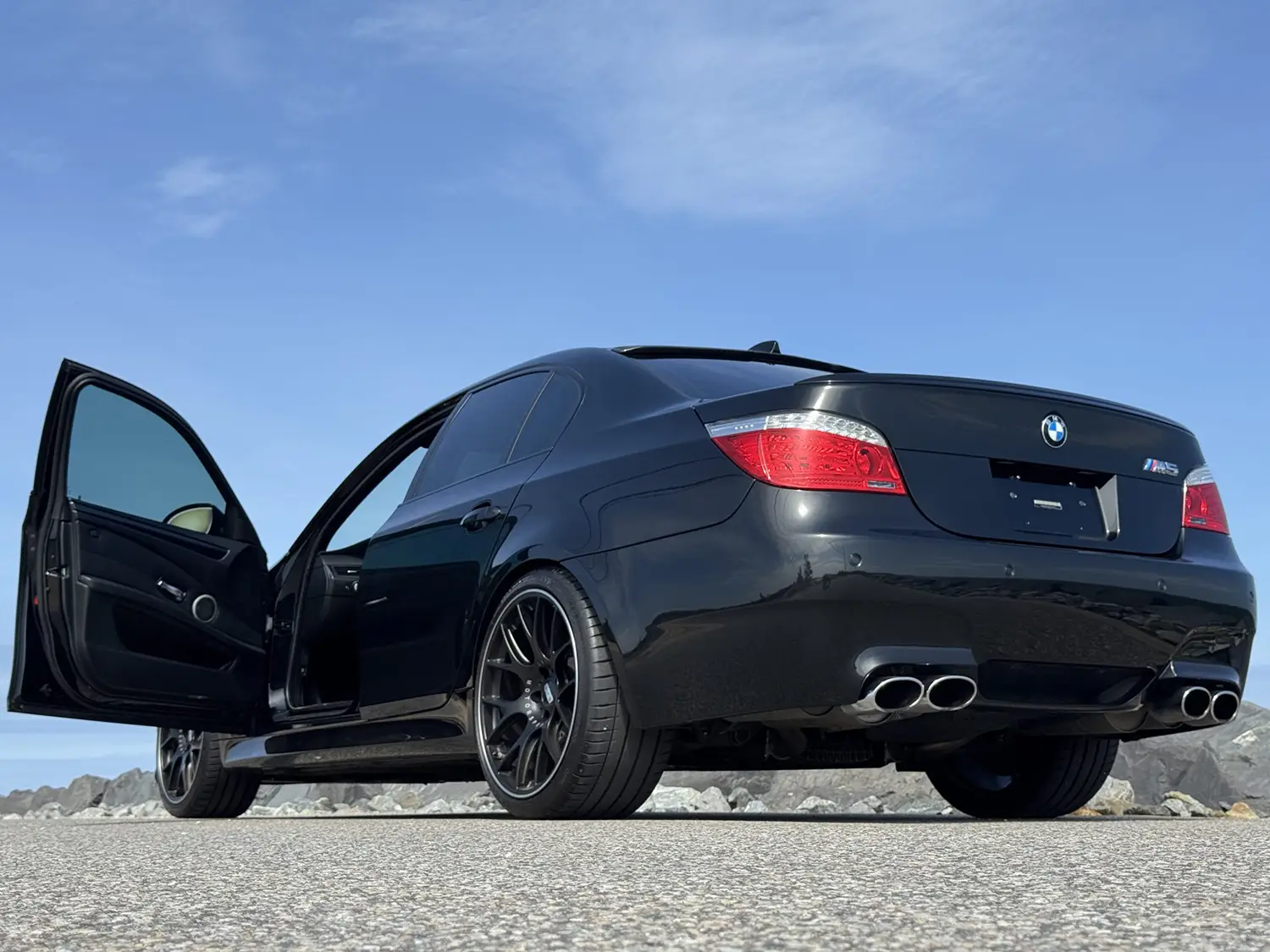 2010 BMW M5 - Photo 3