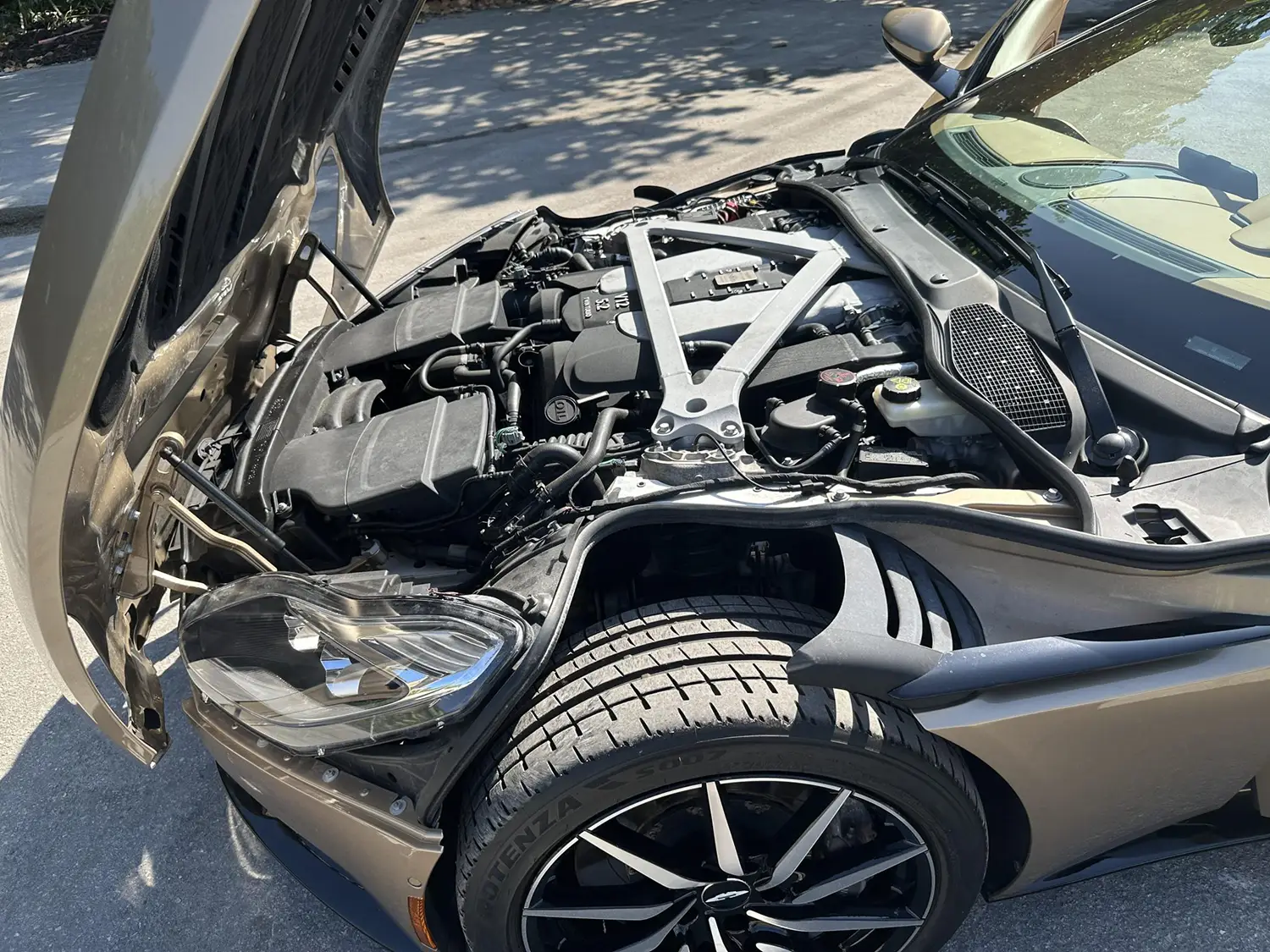 2018 Aston Martin DB11 - Photo 5