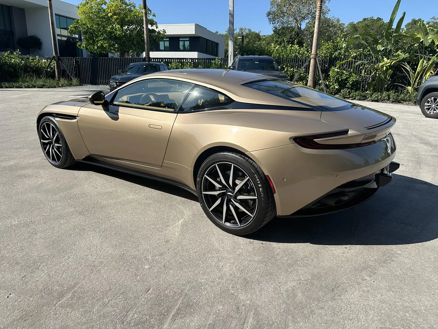 2018 Aston Martin DB11 - Photo 10