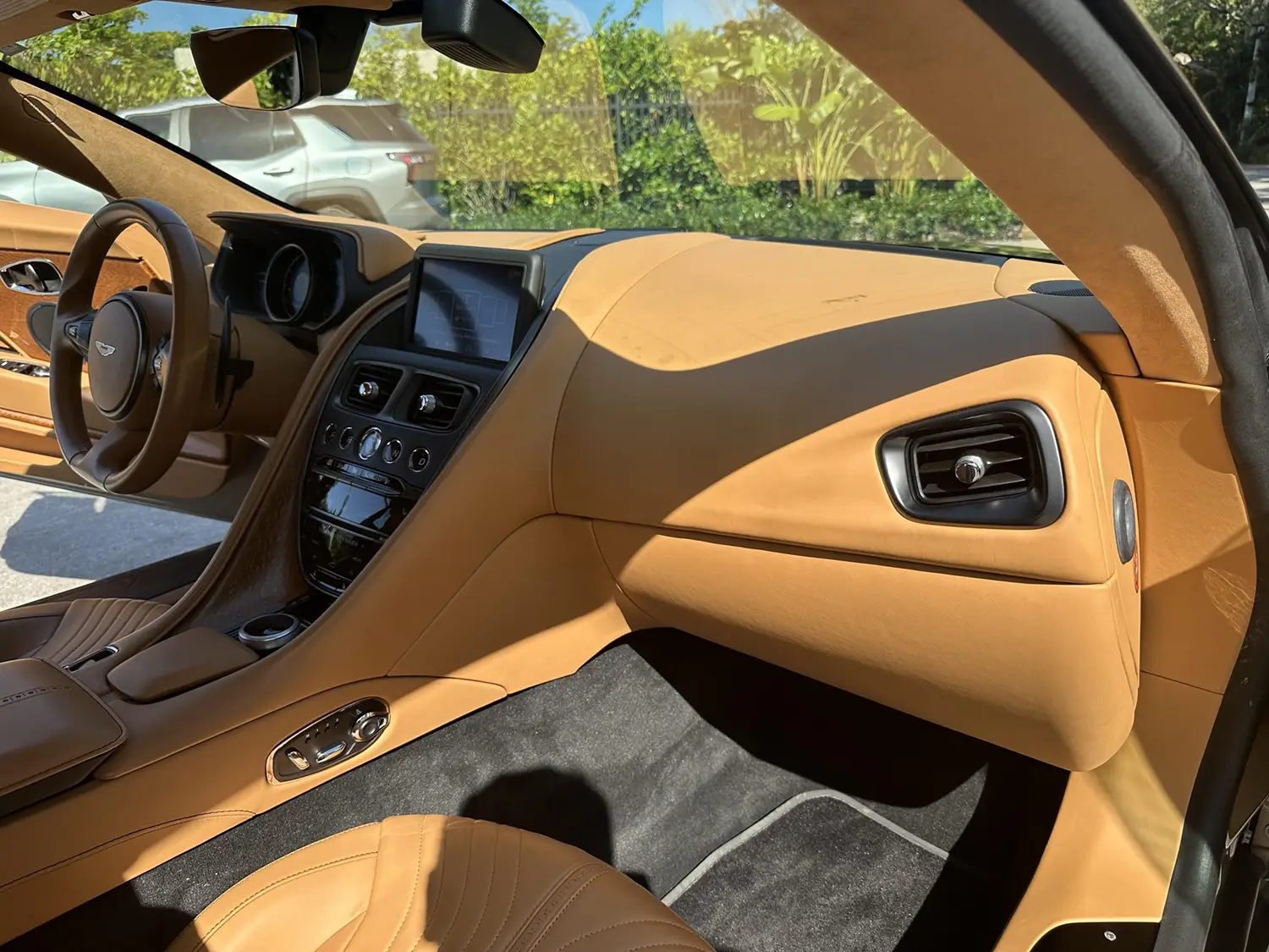 2018 Aston Martin DB11 - Photo 13