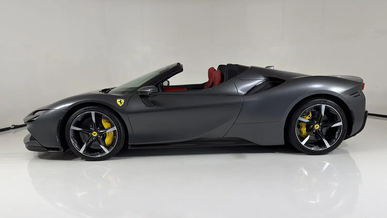 2022 Ferrari SF90 Spider 2022 Ferrari SF90 Spider - Photo 2