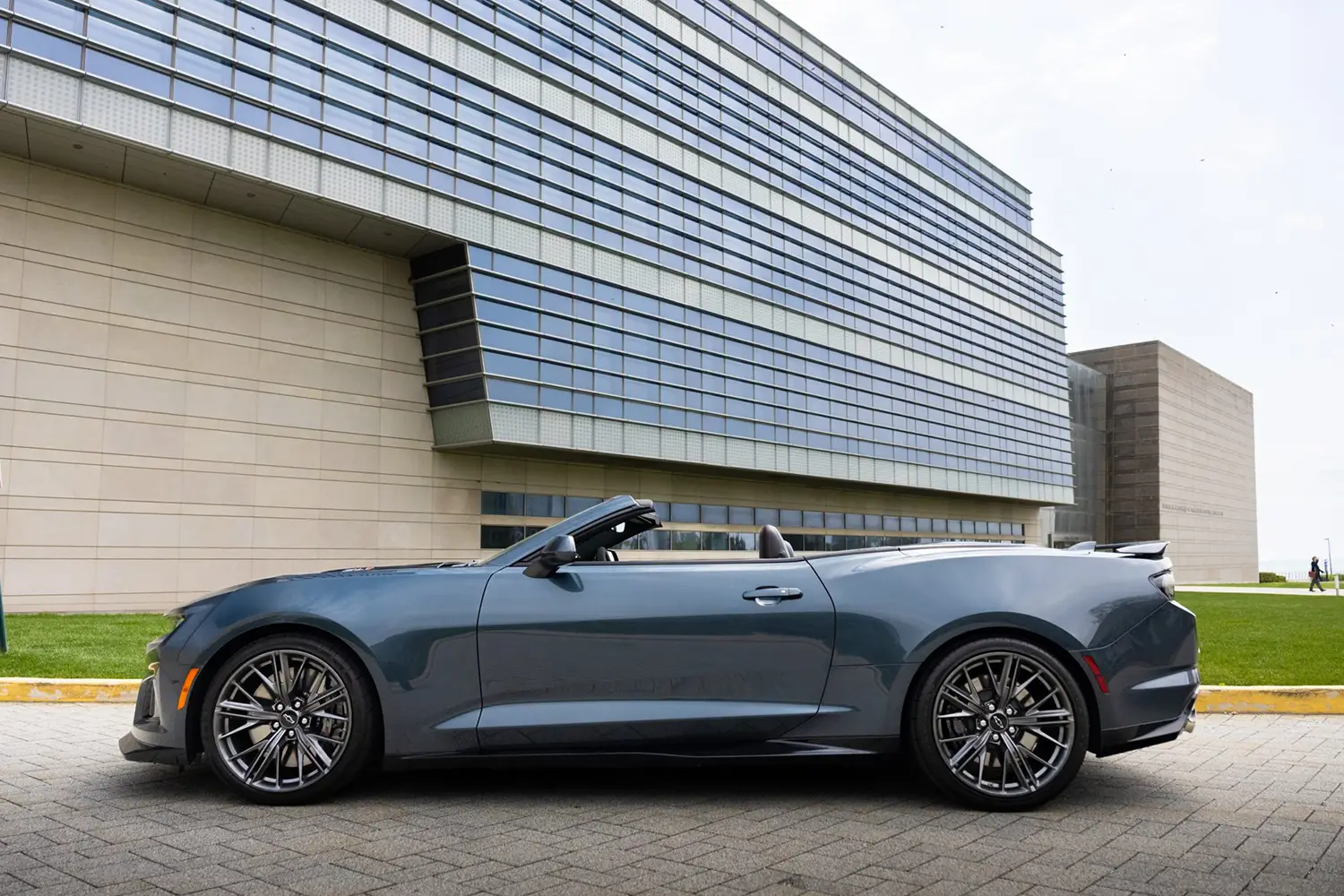 2023 Chevrolet Camaro ZL1 convertible - Photo 2