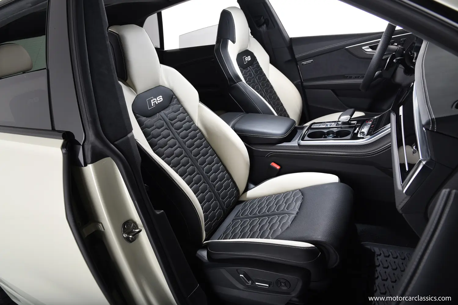 2025 Audi RS Q8 performance - Photo 8