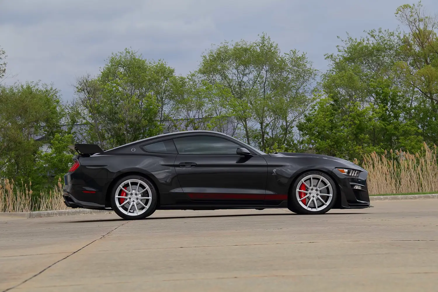 2022 Ford Shelby GT500KR - Photo 2