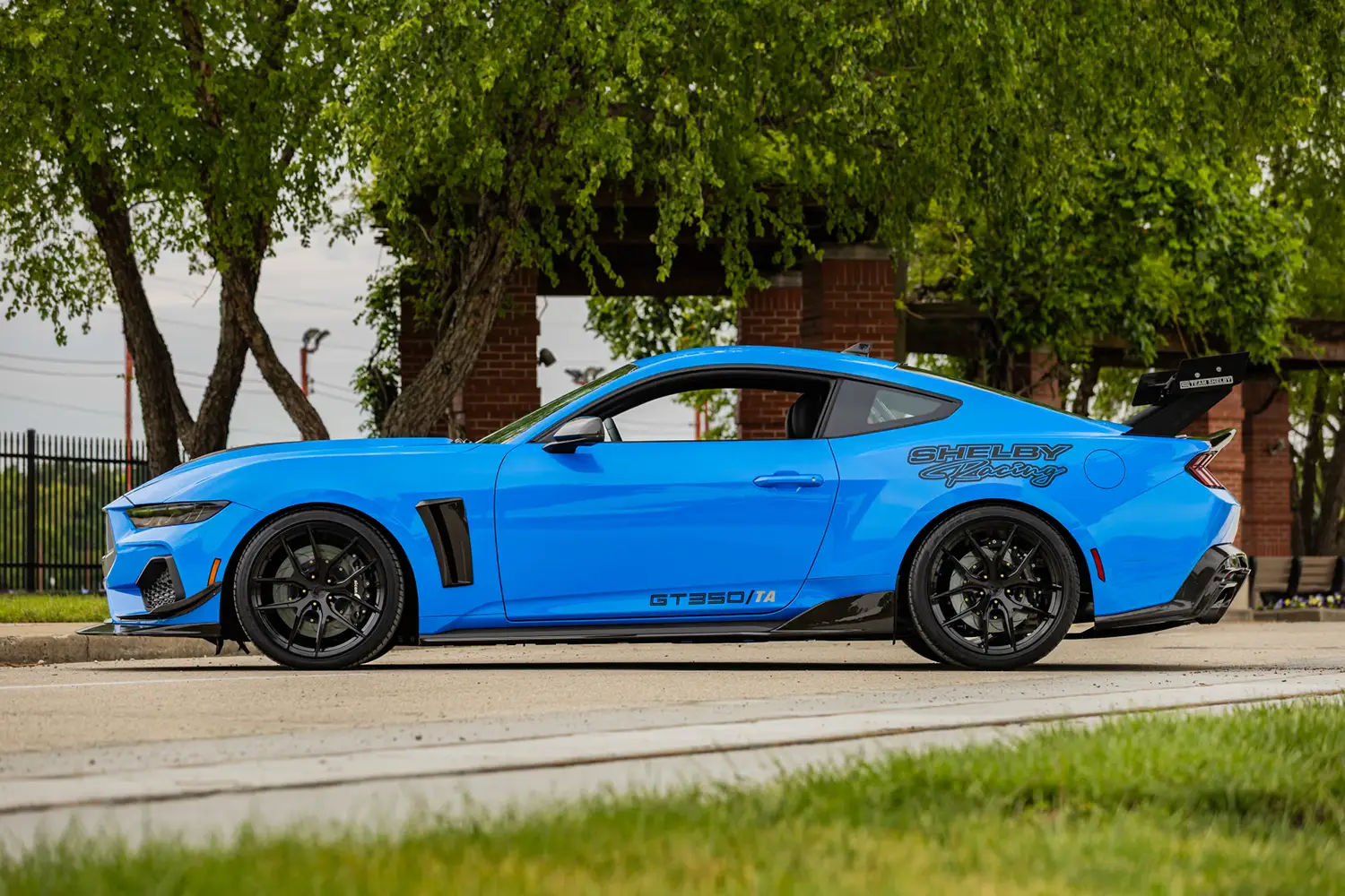 2026 Ford Shelby GT350/TA - Photo 3
