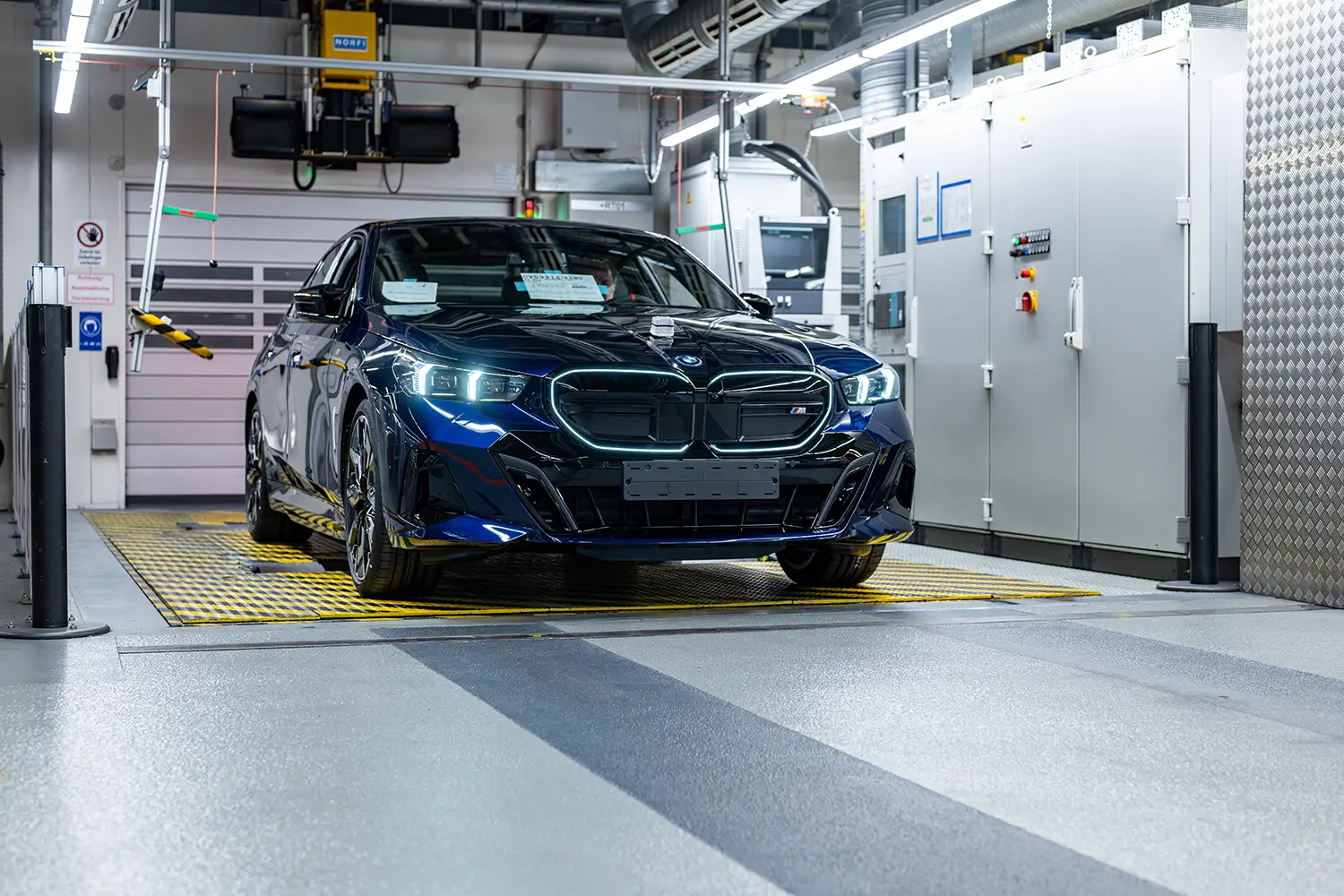 BMW i5 M60 xDrive - Photo 2