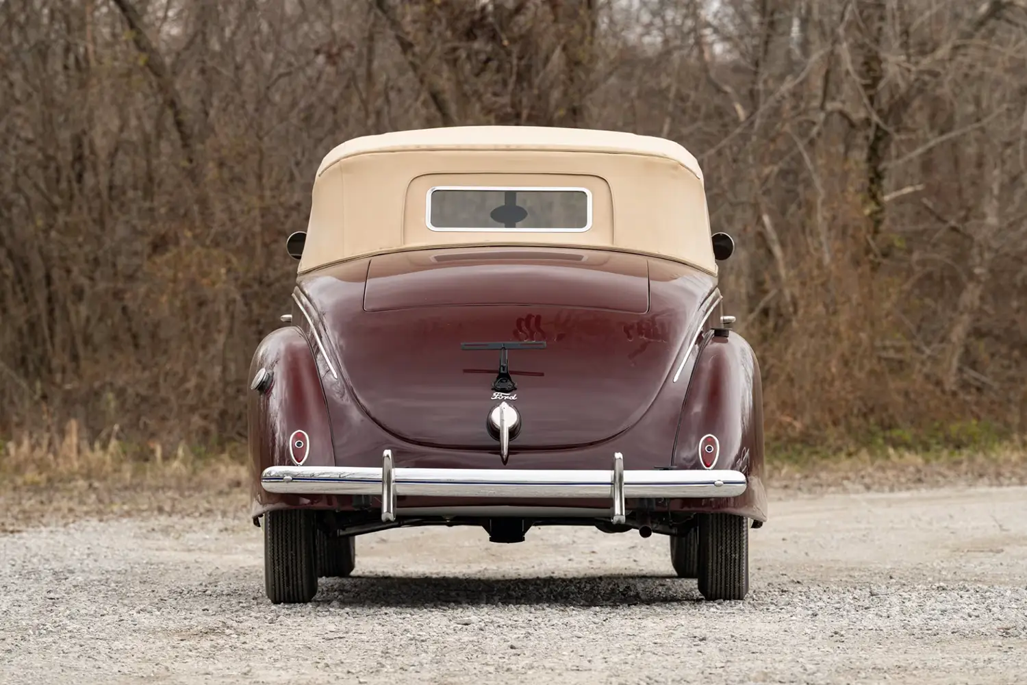 1939 Ford Deluxe Convertible Coupe - Photo 8