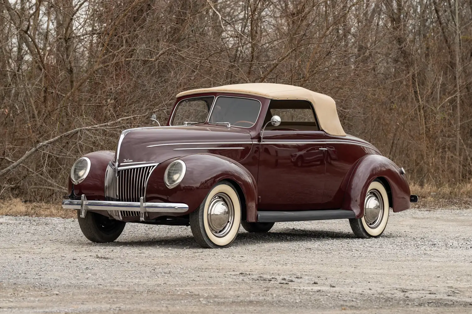 1939 Ford Deluxe Convertible Coupe - Photo 9
