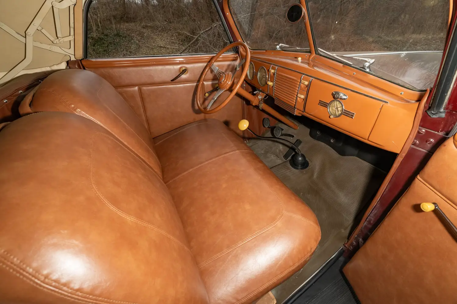 1939 Ford Deluxe Convertible Coupe - Photo 10