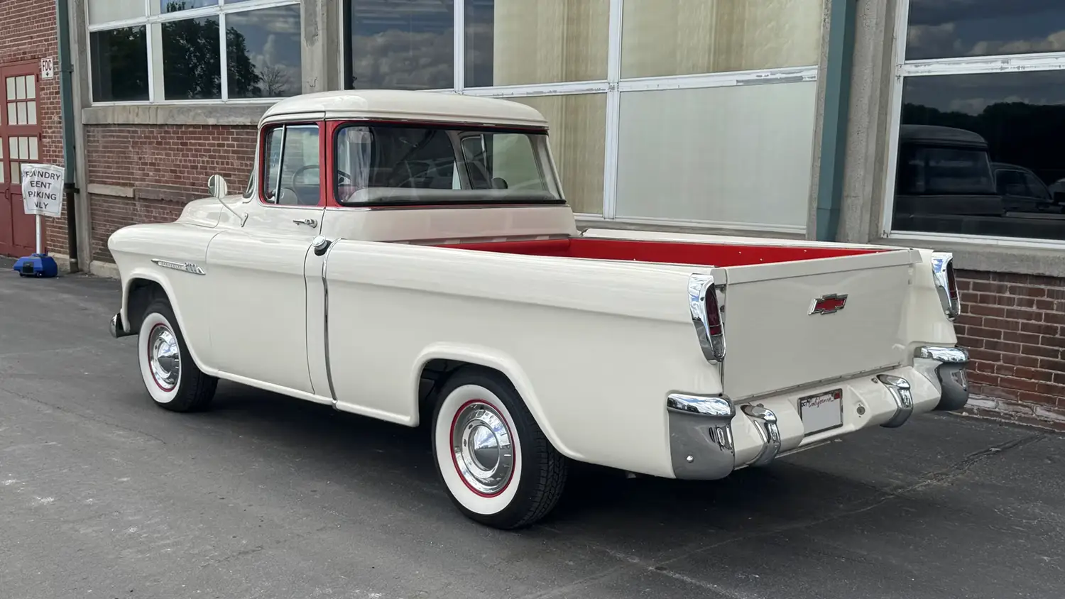 1955 Chevrolet Cameo Pickup - Photo 2
