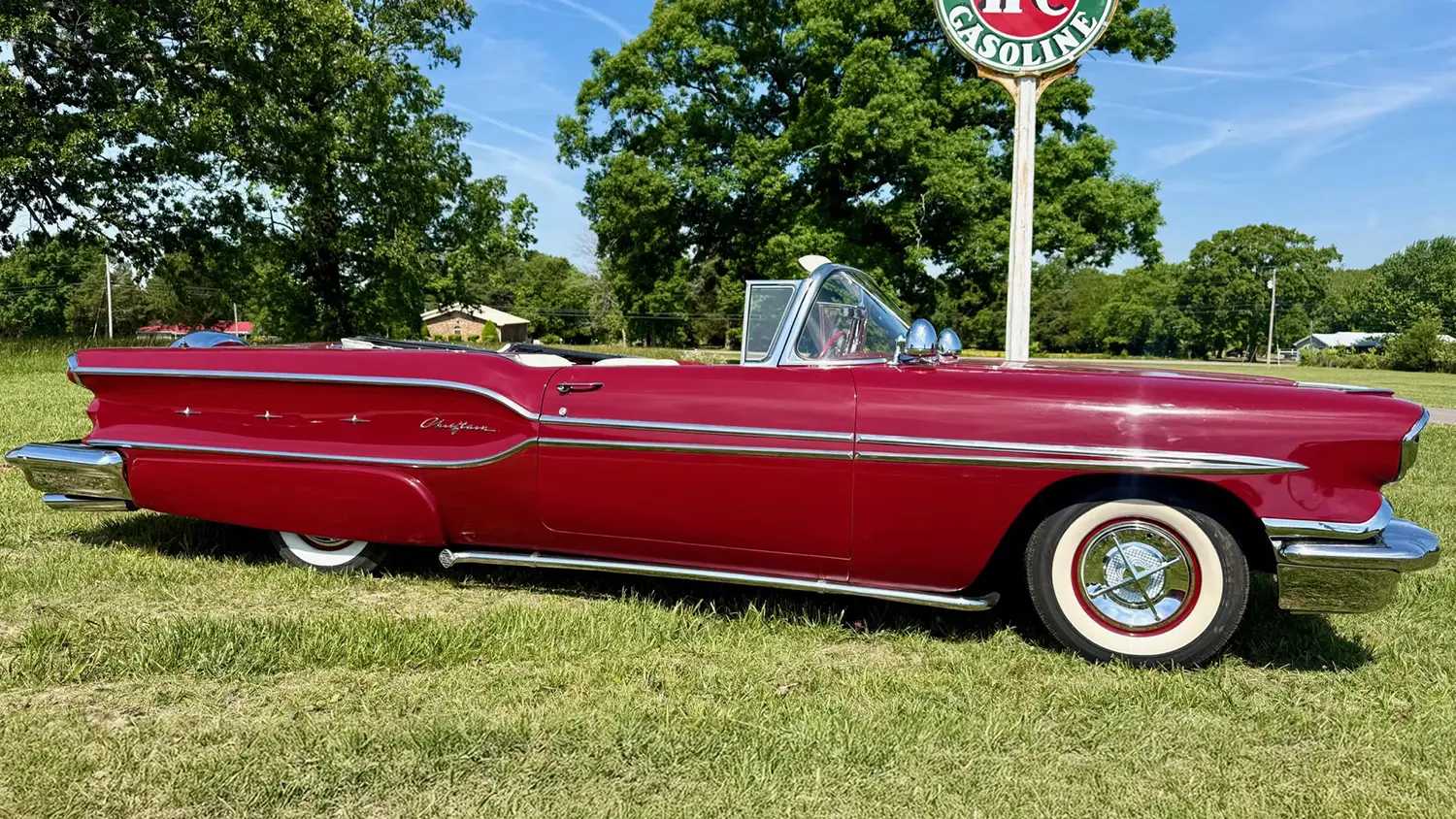 1958 Pontiac Chieftain Convertible - Photo 2