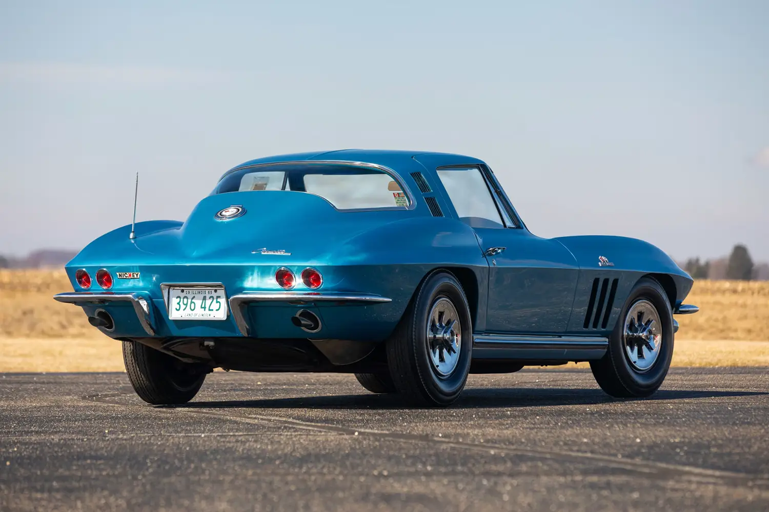 1965 Chevrolet Corvette Coupe - Photo 2