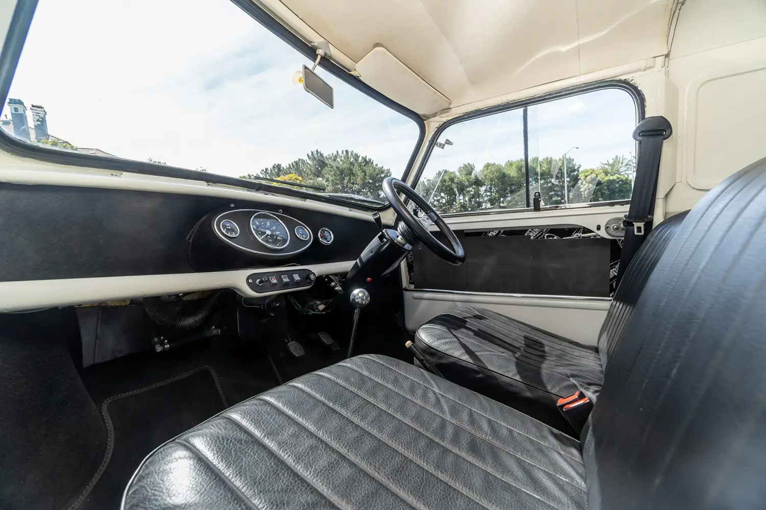 1965 Leyland Mini Van - Photo 4