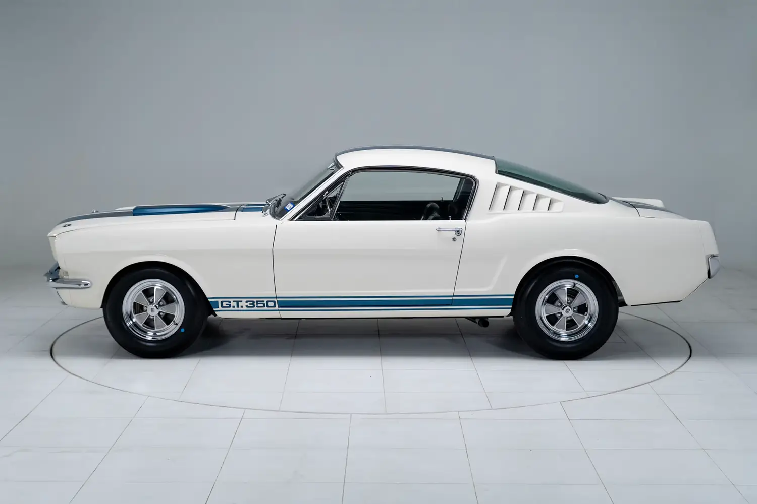 1965 Shelby GT350 Fastback - Photo 2