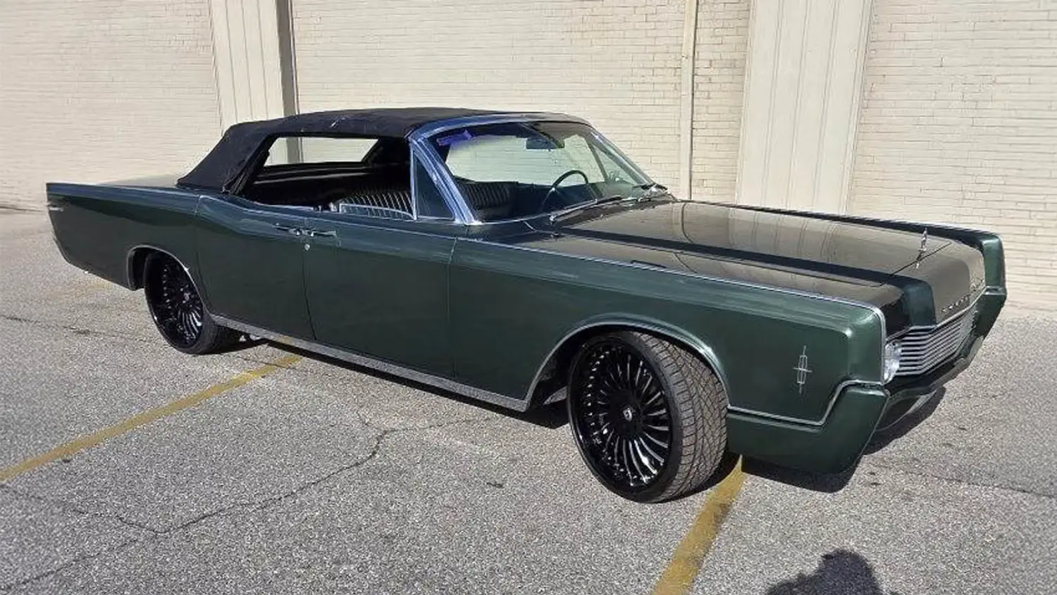1966 Lincoln Continental Convertible - Photo 2
