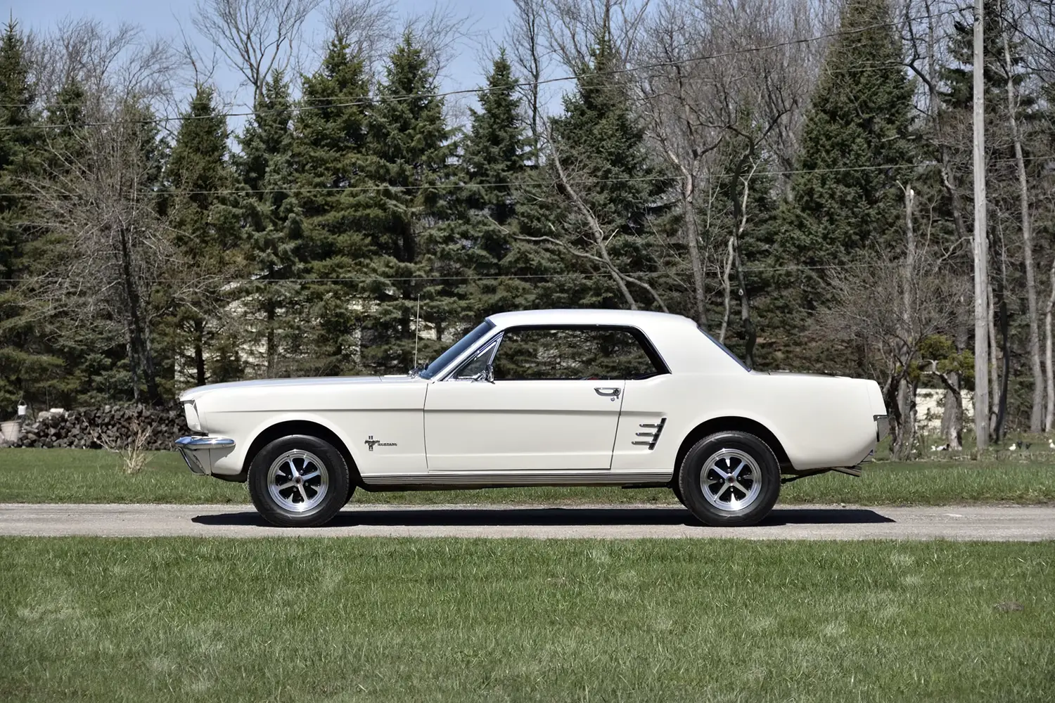 1966 Ford Mustang Coupe - Photo 2