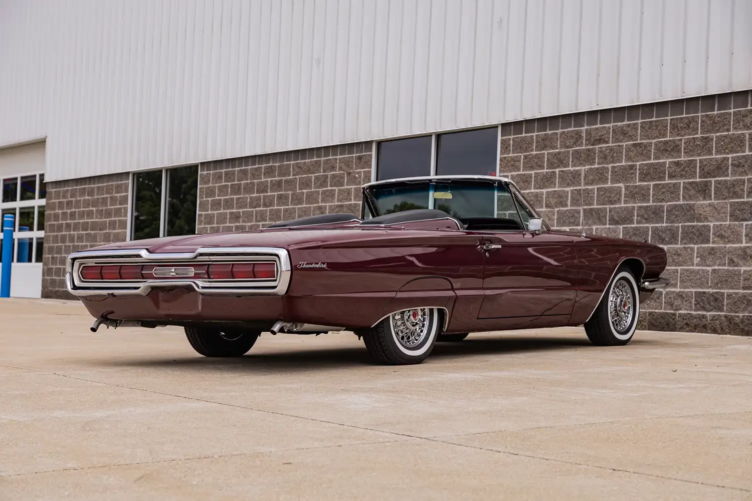 1966 Ford Thunderbird Convertible - Photo 2
