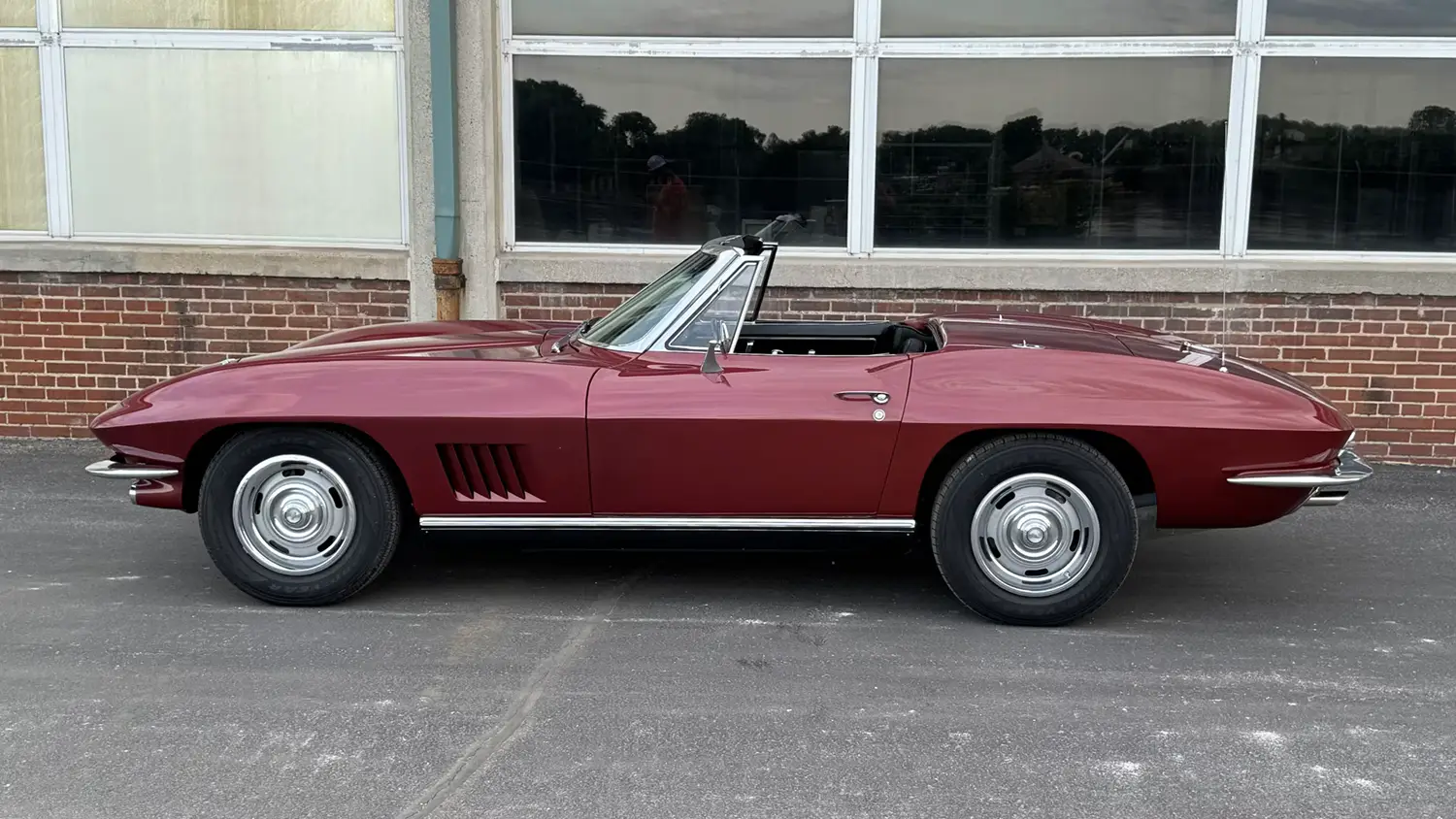 1967 Chevrolet Corvette Convertible - Photo 2