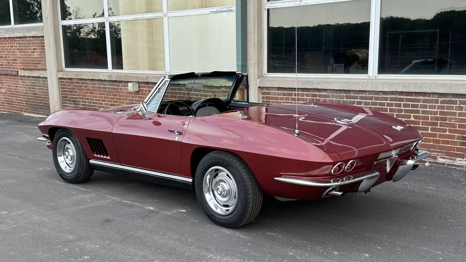1967 Chevrolet Corvette Convertible - Photo 3